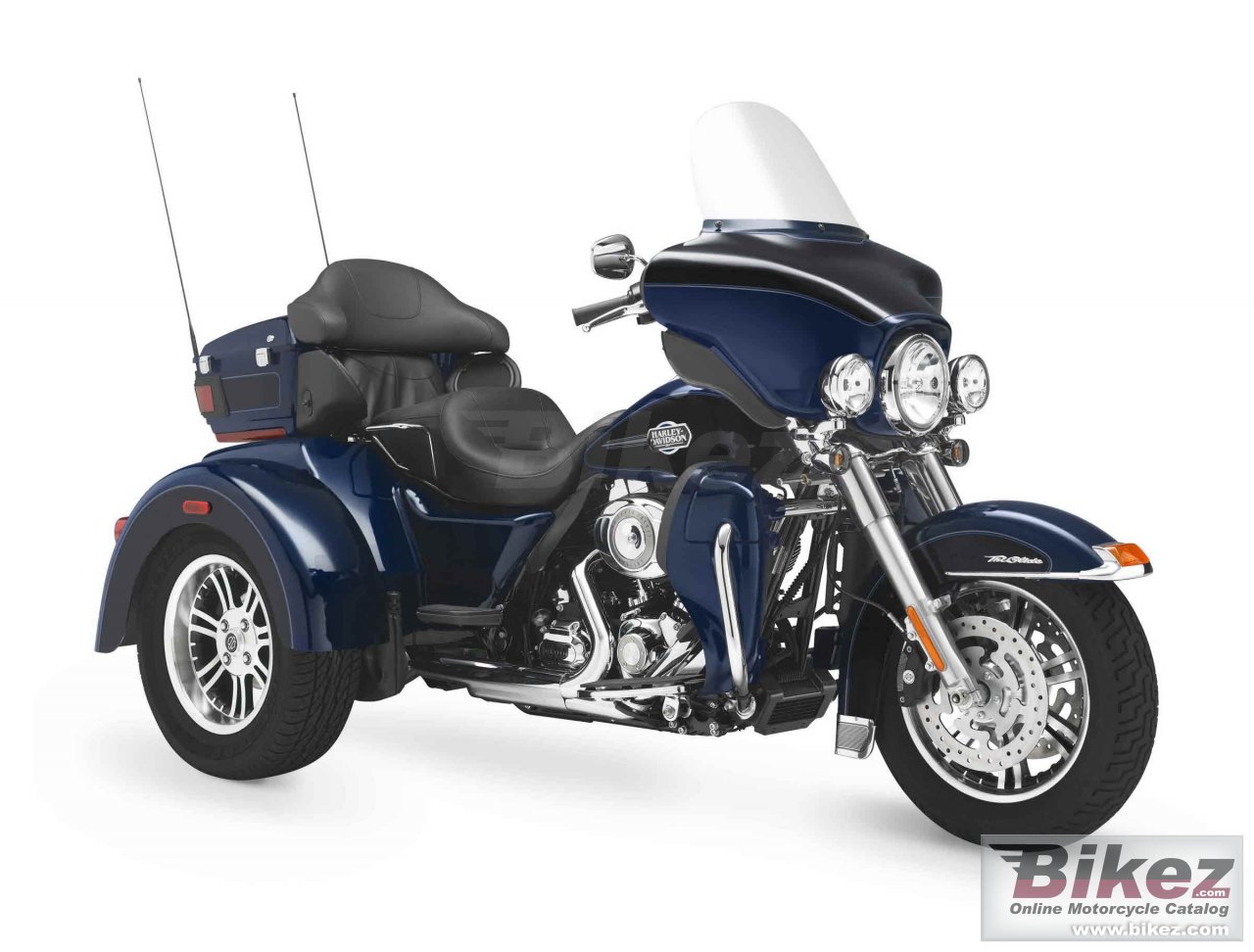Big Harley-Davidson flhtcutg tri glide ultra classic picture and wallpaper from Bikez.com